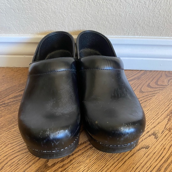Dansko Black Clogs Size 39 Nurse Slip On Shoes - Picture 3 of 5